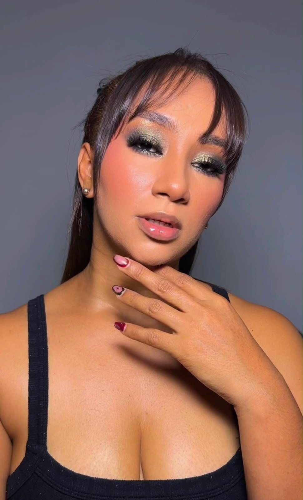 Maquillaje ahumado para sesión de fotos